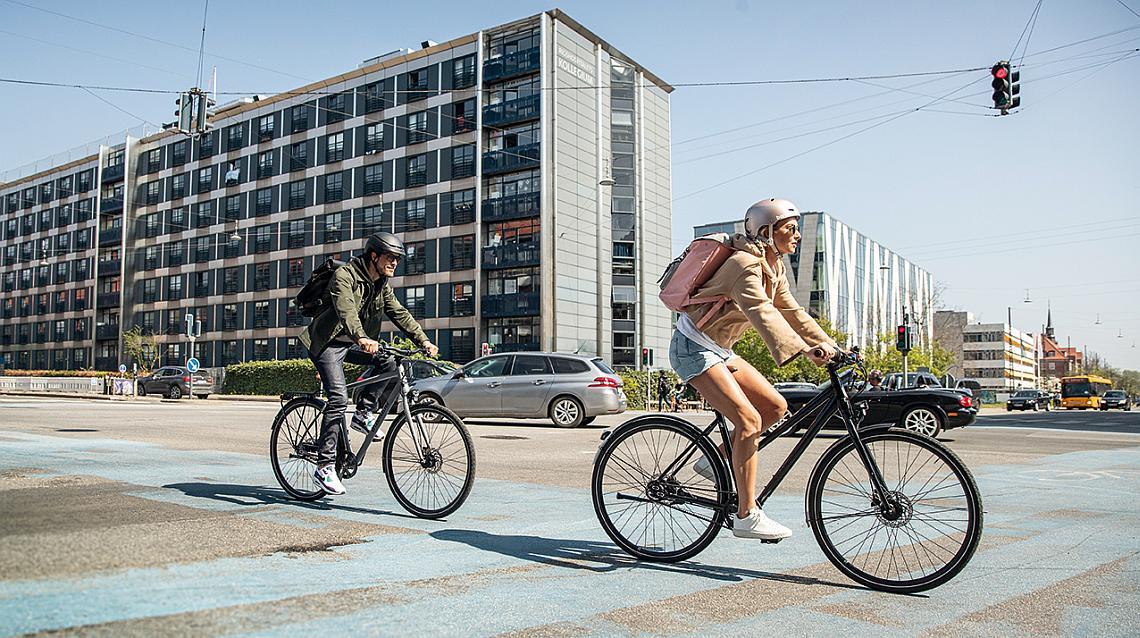 Zwei Radfahrer im Stadtverkehr - Diamantrad-Blog