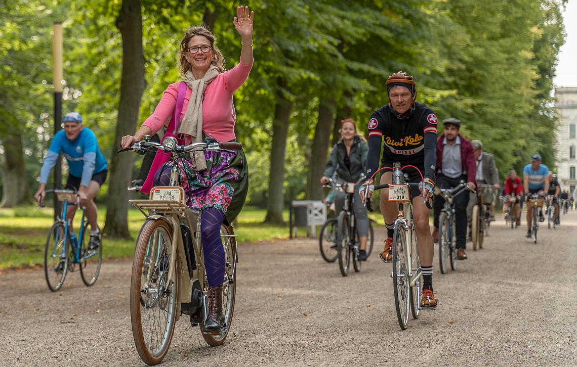 Radfahrerin bei der Velo Classico Germany - Diamantrad-Blog