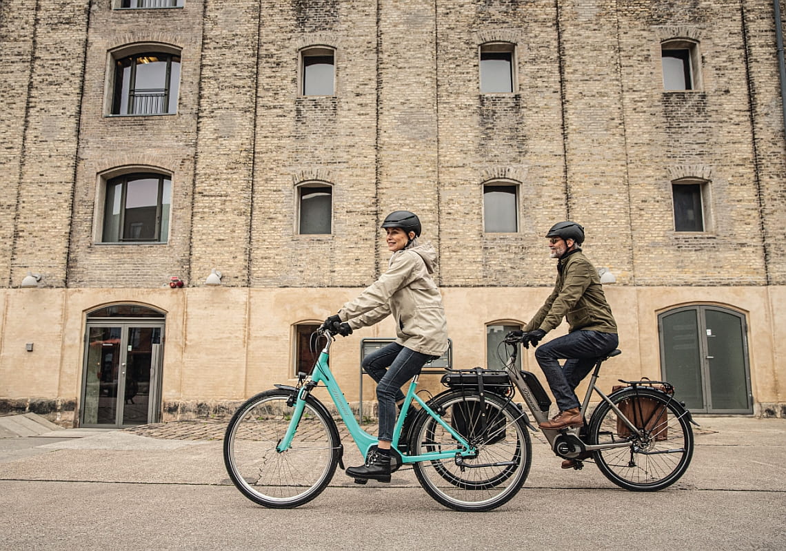 Zwei ältere Menschen auf Diamant Fahrrädern - Coronavirus und Fahrradfahren - Diamantrad-Blog