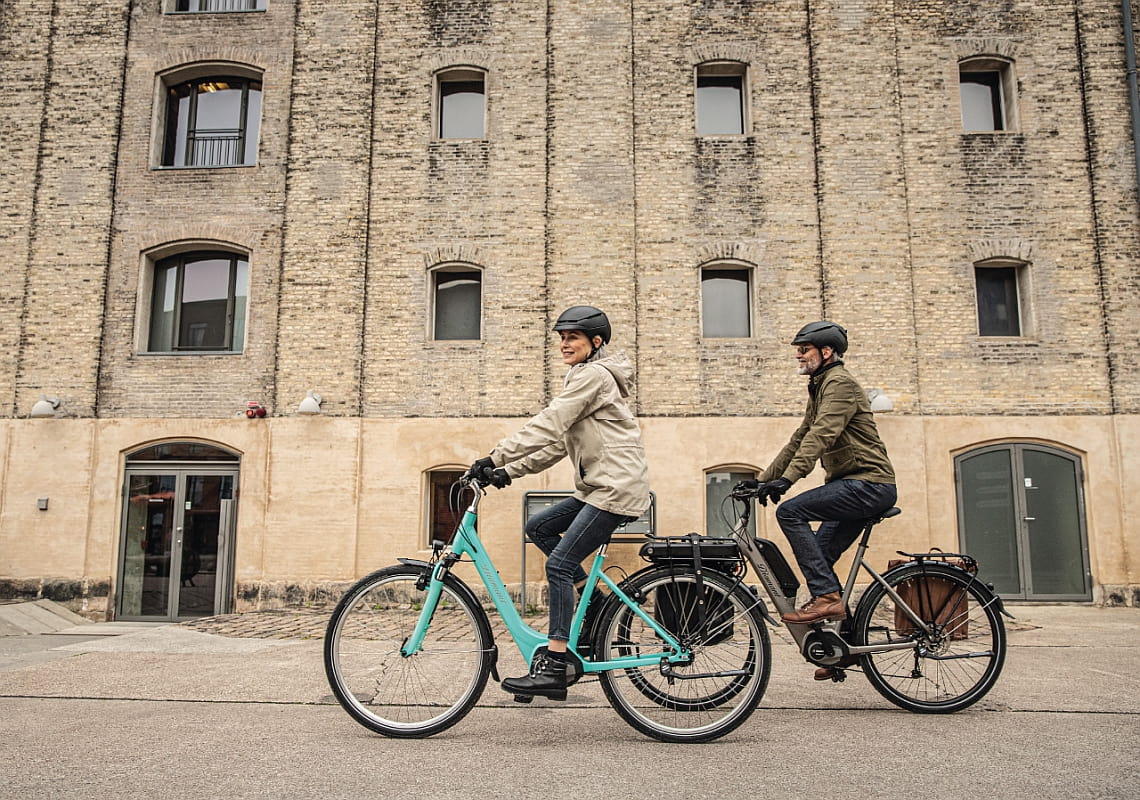 Zwei ältere Menschen auf Diamant Fahrrädern - Coronavirus und Fahrradfahren - Diamantrad-Blog