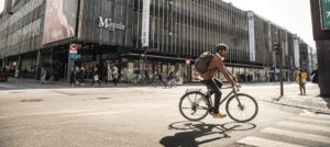 Fahrradfahrer auf Diamant-Fahrrad in der Stadt - Mit dem Rad zur Arbeit - Diamantrad-Blog