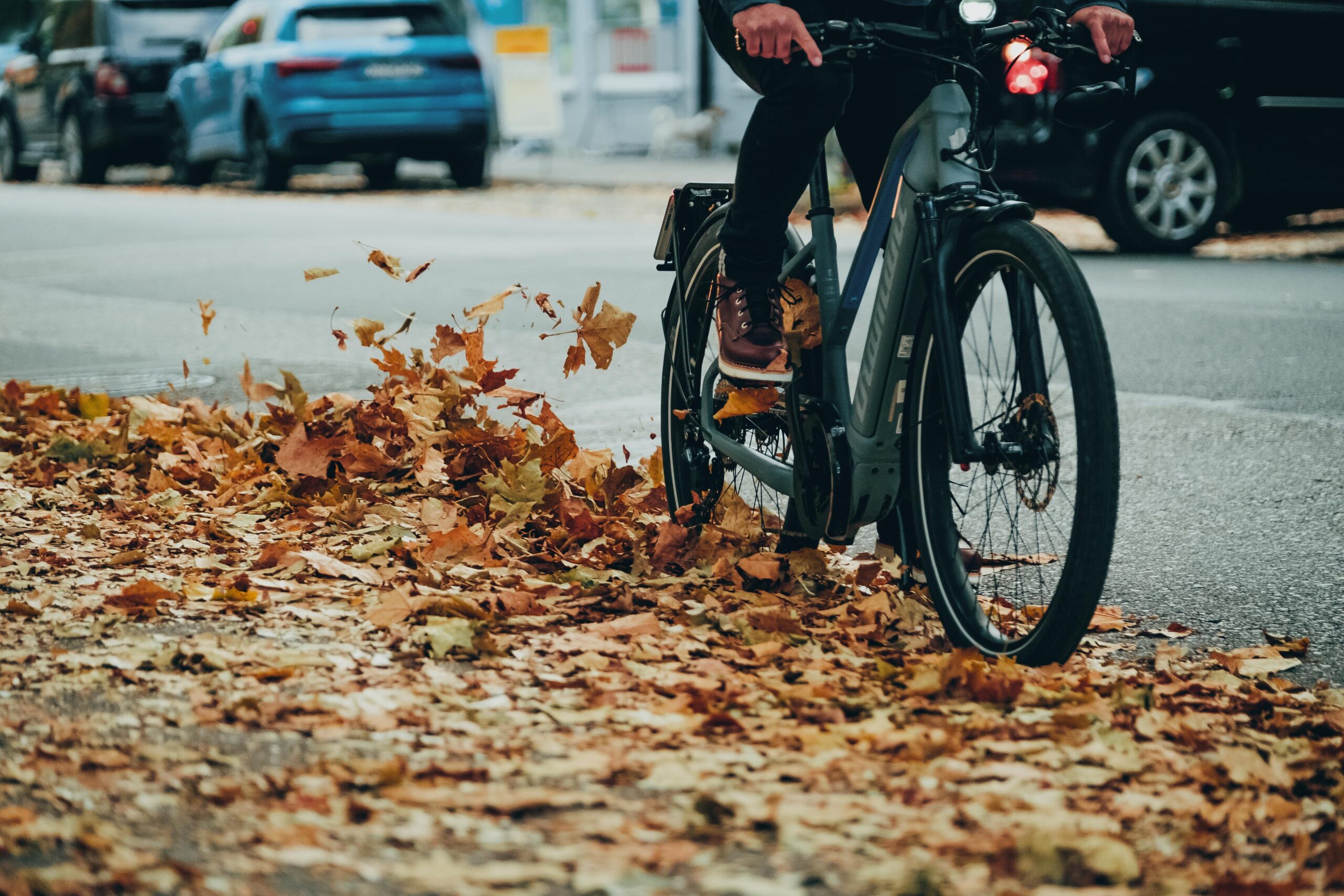 Radfahren im Herbst: Beleuchtung, Bekleidung und Zubehör