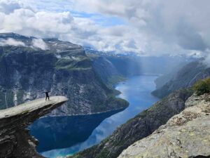 Ausblick auf die Trolltunga in Norwegen