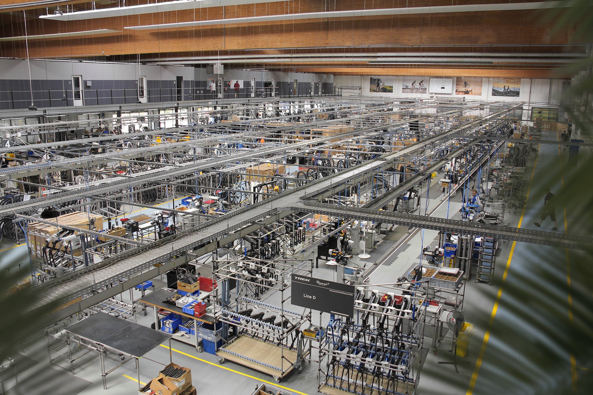 Blick in die Montagehallen der Diamant Fahrradwerke in Hartmannsdorf